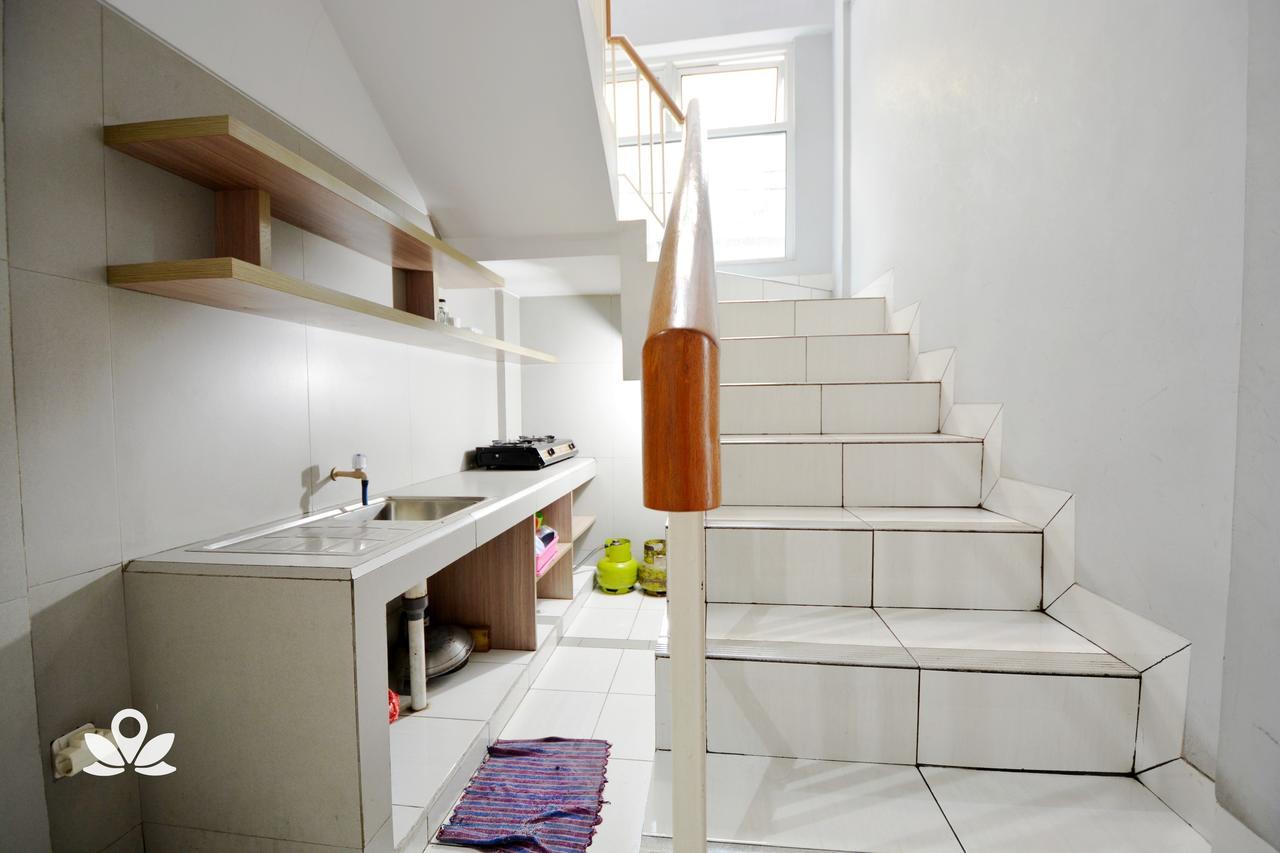 Zen Rooms Karet Pedurenan Джакарта Екстериор снимка