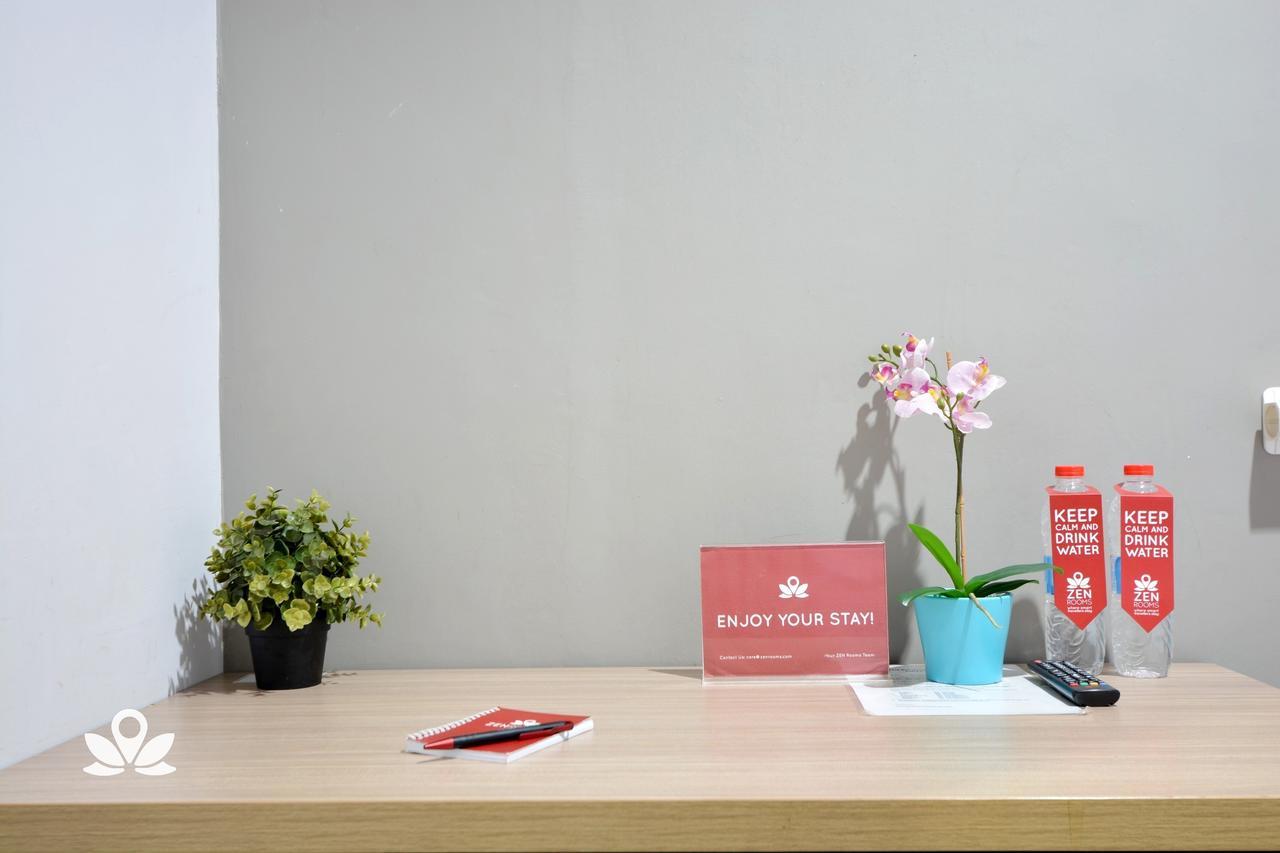 Zen Rooms Karet Pedurenan Джакарта Екстериор снимка